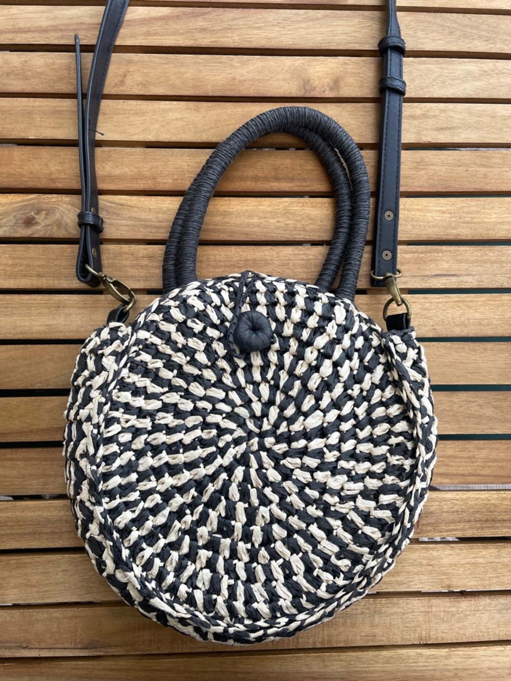 American Eagle Round Woven Straw Crossbody Bag in Black & Cream